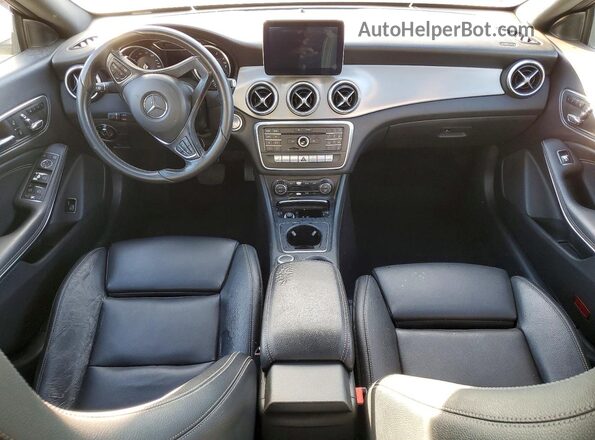 WDDSJ4EB2JN557977 2018 MERCEDES-BENZ CLA-CLASS White Vista del salpicadero