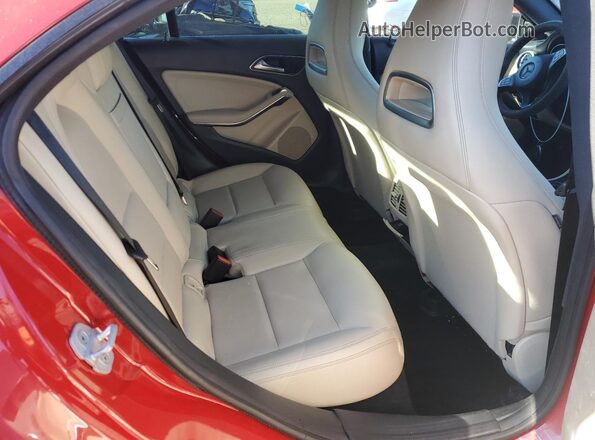 WDDSJ4EB2JN610211 2018 MERCEDES-BENZ CLA-CLASS Красный Вид задних сидений