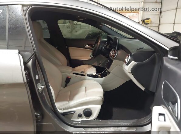 WDDSJ4EB3GN385497 2016 MERCEDES-BENZ CLA 250 Gray Вид салону спереду