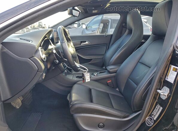 WDDSJ4EB4GN358700 2016 MERCEDES-BENZ CLA-CLASS Черный Вид салона спереди