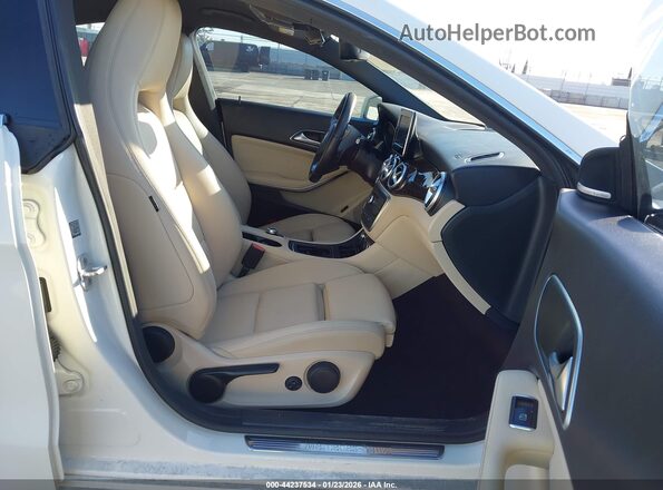 WDDSJ4EB9GN325580 2016 MERCEDES-BENZ CLA 250 White წინა სალონის ხედი