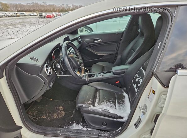 WDDSJ4EBXHN399513 2017 MERCEDES-BENZ CLA-CLASS Белый Вид салона спереди