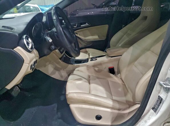 WDDSJ4EBXJN591889 2018 MERCEDES-BENZ CLA-CLASS White Вид салону спереду