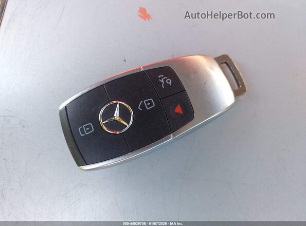 WDDWF8DB1LR528557 2020 MERCEDES-BENZ C-CLASS Белый Вид панели приборов