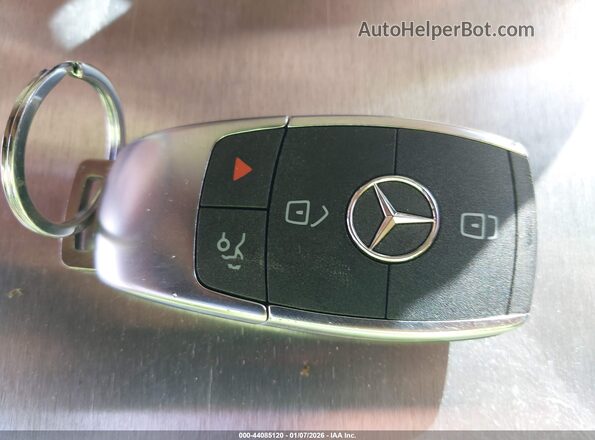 WDDWF8DBXLR540562 2020 MERCEDES-BENZ C-CLASS Белый Вид панели приборов