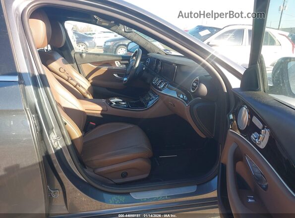 WDDZF4JB4JA320372 2018 MERCEDES-BENZ E-CLASS Серый Вид салона спереди