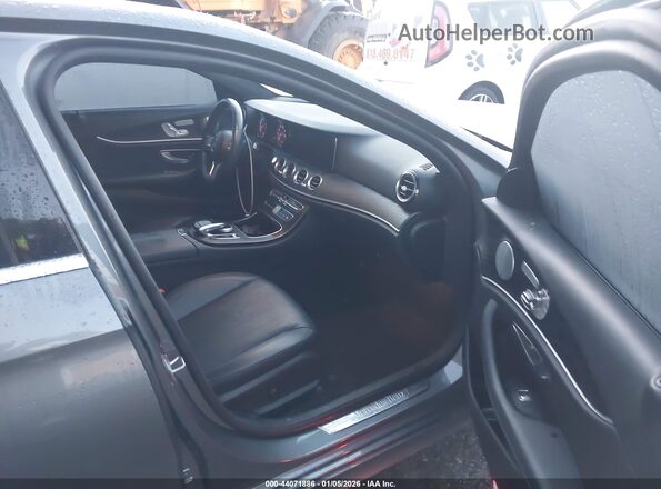 WDDZF4JB6KA603471 2019 MERCEDES-BENZ E-CLASS Серый Вид салона спереди