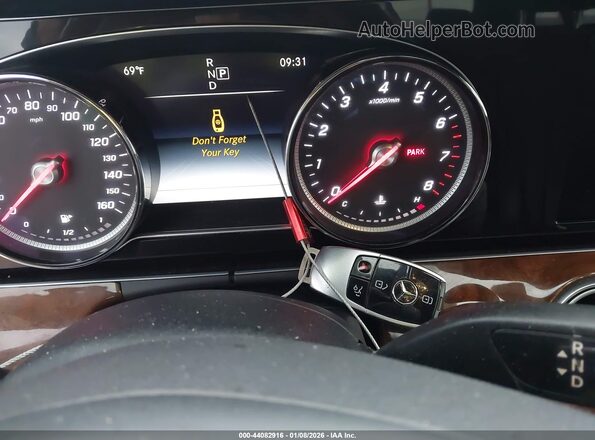 WDDZF4JB9HA084263 2017 MERCEDES-BENZ E-CLASS Черный Вид панели приборов