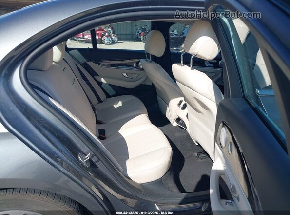 WDDZF4JB9HA152867 2017 MERCEDES-BENZ E-CLASS Gray Widok naklejki z numerem VIN