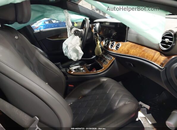 WDDZF8DB0LA703988 2020 MERCEDES-BENZ E-CLASS Черный Вид салона спереди