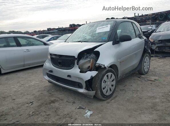 WMEFJ5DA0GK076468 2016 SMART FORTWO Серебряный Вид спереди