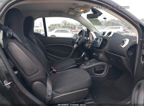WMEFJ5DA0GK076468 2016 SMART FORTWO Серебряный Вид салона спереди