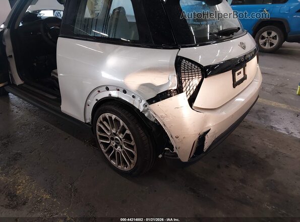 WMW13GD02S2X04672 2025 MINI HARDTOP White Vista frontal