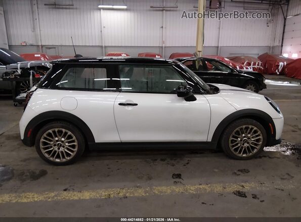 WMW13GD02S2X04672 2025 MINI HARDTOP White Vista interior de 360 grados