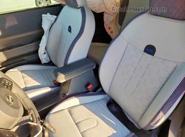 WMW13GD08S2X12176 2025 MINI COOPER Серебряный Вид задних сидений