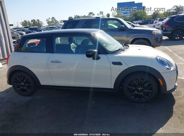 WMW33DH07N2R59369 2022 MINI HARDTOP Кремовый Вид задней части салона