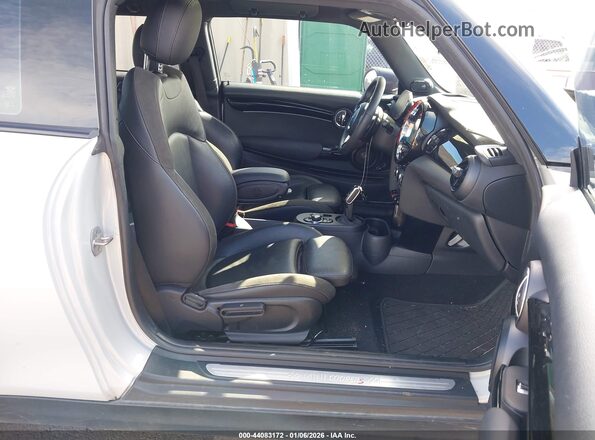 WMW53DH02P2S52756 2023 MINI HARDTOP Белый Вид салона спереди