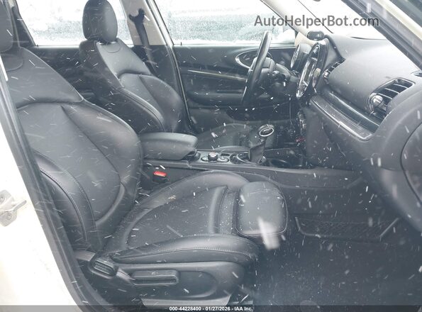 WMWLU5C30H2E84336 2017 MINI CLUBMAN Белый Вид салона спереди