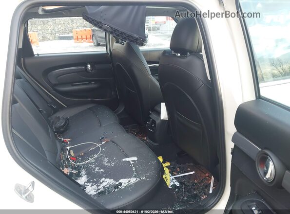 WMWLU5C58K2G05252 2019 MINI CLUBMAN White Widok naklejki z numerem VIN