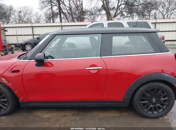 WMWXP7C3XH2C61807 2017 MINI HARDTOP Красный 