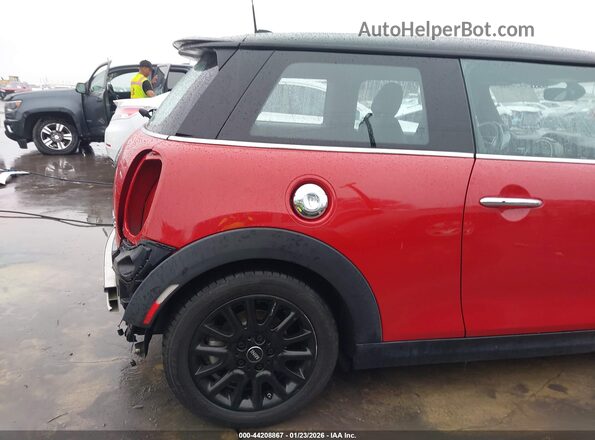 WMWXP7C3XH2C61807 2017 MINI HARDTOP Красный 