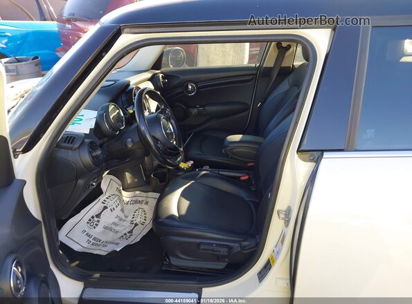 WMWXU1C55J2F79895 2018 MINI HARDTOP White Вид салону спереду
