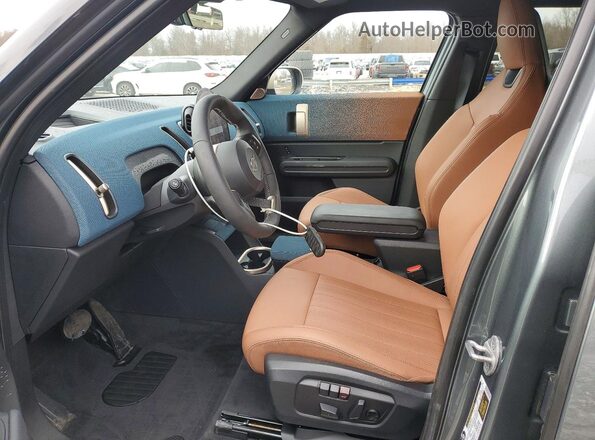 WMZ23GA04S7R84562 2025 MINI COUNTRYMAN Серый Вид салона спереди