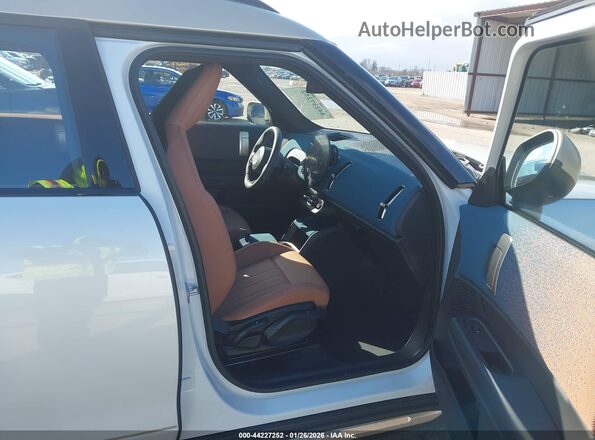 WMZ23GA05S7T70121 2025 MINI COUNTRYMAN Белый Вид салона спереди