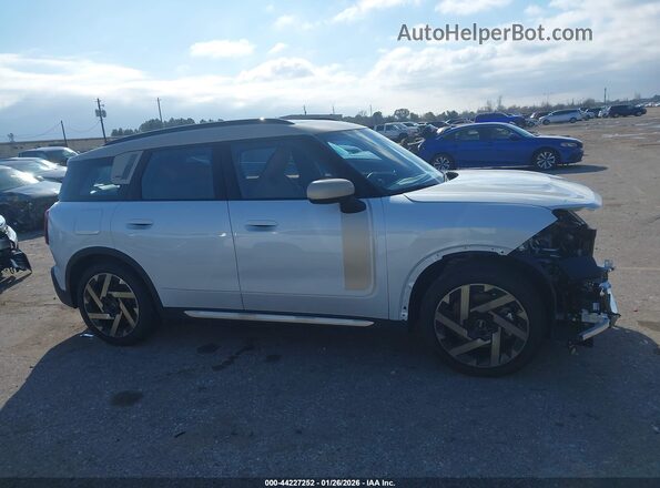 WMZ23GA05S7T70121 2025 MINI COUNTRYMAN Белый Вид задней части салона