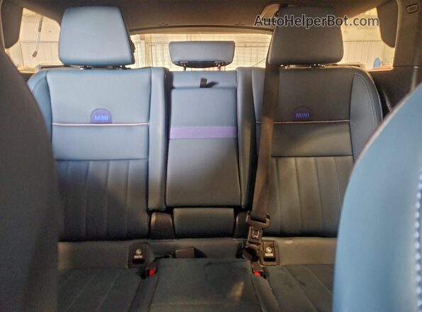 WMZ23GA08S7S29303 2025 MINI COUNTRYMAN Серебряный Вид задних сидений