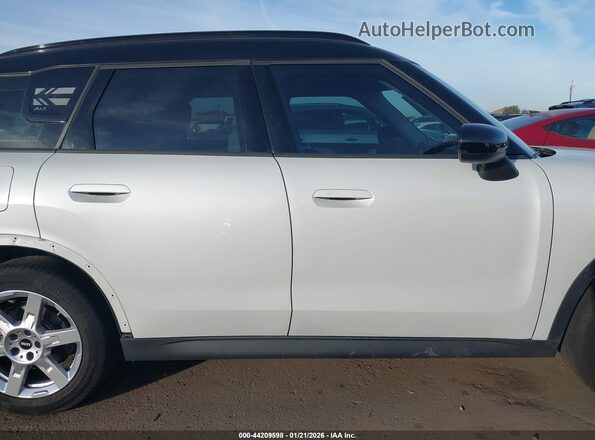 WMZ23GA09S7P42544 2025 MINI COUNTRYMAN Белый Панорамный вид салона 360°