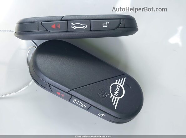 WMZ23GA09S7P42544 2025 MINI COUNTRYMAN Белый Вид панели приборов