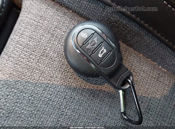 WMZ83BR06P3R06347 2023 MINI COUNTRYMAN Красный Вид панели приборов