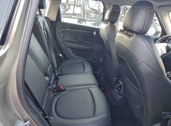 WMZYT5C3XJ3E62260 2018 MINI COOPER Серебряный Вид задних сидений