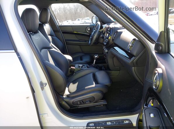 WMZYT5C59K3G92049 2019 MINI COUNTRYMAN Белый Вид салона спереди