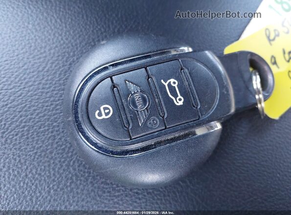 WMZYT5C59K3G92049 2019 MINI COUNTRYMAN Белый Вид панели приборов