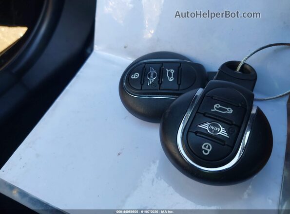 WMZYW7C02L3L41750 2020 MINI COUNTRYMAN Черный Вид панели приборов