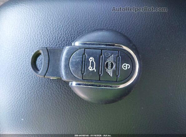 WMZYW7C06L3L38995 2020 MINI COUNTRYMAN Коричневый Вид панели приборов