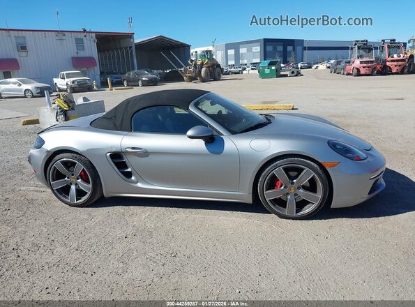 WP0CB2A85JS228301 2018 PORSCHE 718 BOXSTER Silver Rear interior view