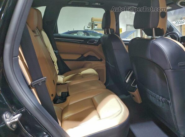 WP1AA2A20GKA36961 2016 PORSCHE CAYENNE Черный Вид задней части салона