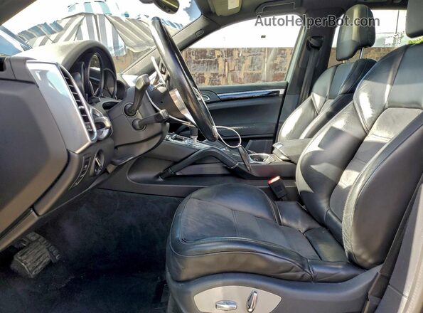 WP1AA2A23JKA03136 2018 PORSCHE CAYENNE Black Widok wnętrza z przodu