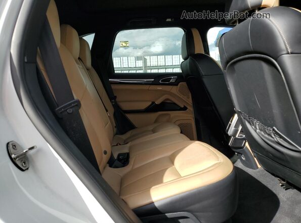 WP1AA2A26JKA05799 2018 PORSCHE CAYENNE White Rear interior view