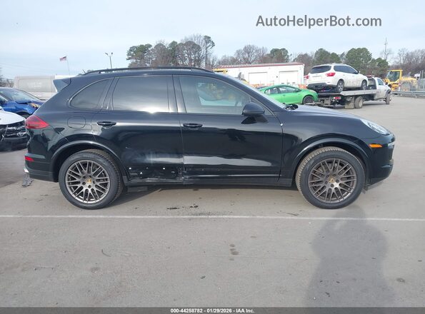 WP1AA2A29JKA03853 2018 PORSCHE CAYENNE Black Widok wnętrza z tyłu