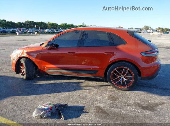 WP1AA2A50NLB04869 2022 PORSCHE MACAN Оранжевый Вид задней части салона