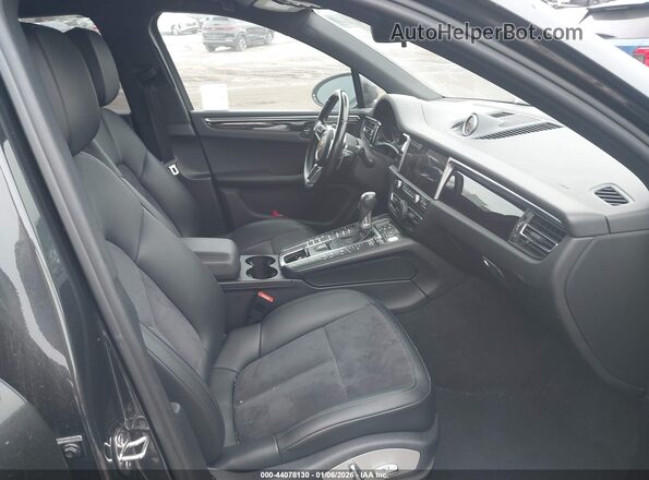 WP1AA2A56MLB08584 2021 PORSCHE MACAN Black Вид салону спереду