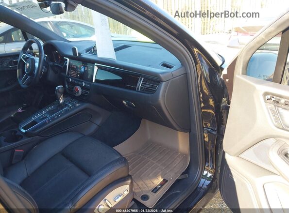 WP1AA2A56MLB17253 2021 PORSCHE MACAN Черный Вид салона спереди