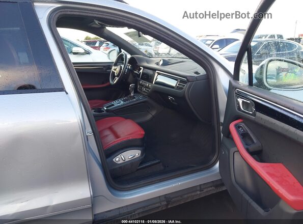 WP1AA2A57LLB11797 2020 PORSCHE MACAN Blue Вид салону спереду