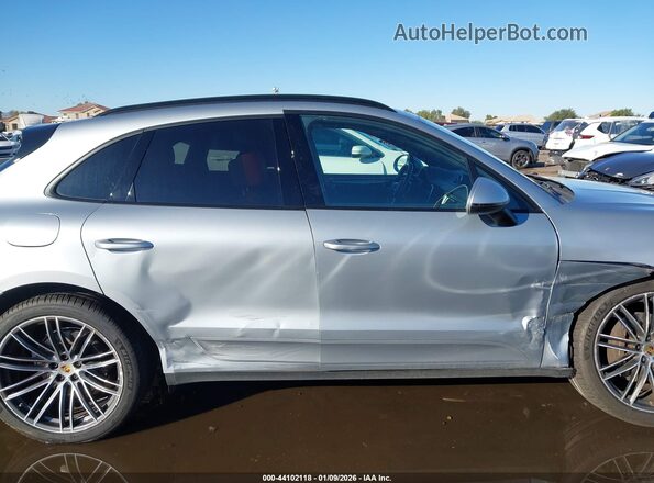 WP1AA2A57LLB11797 2020 PORSCHE MACAN Blue Вид задньої частини салону
