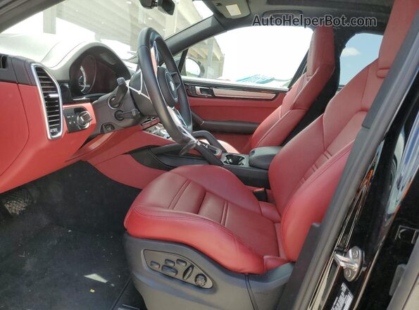WP1AA2AY0PDA10286 2023 PORSCHE CAYENNE Black Widok wnętrza z przodu