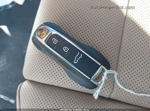 WP1AA2AY3TDA01754 2026 PORSCHE CAYENNE Blue Widok deski rozdzielczej